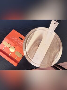 Round Wooden Serving Board with Handle - with customizable cheese markers
